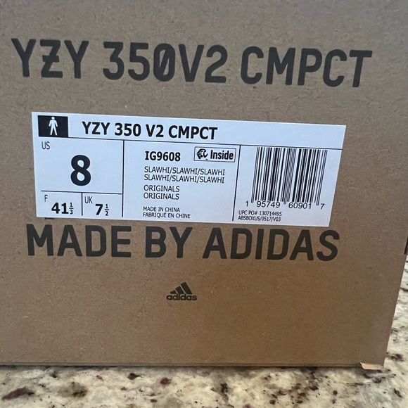 Yeezy 350 V2 CMPCT size 8 *BRAND NEW* main image 5